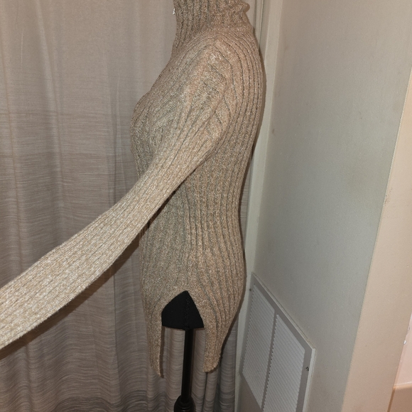 Cozy Ribbed Knit Sweater - Picture 3 of 7
